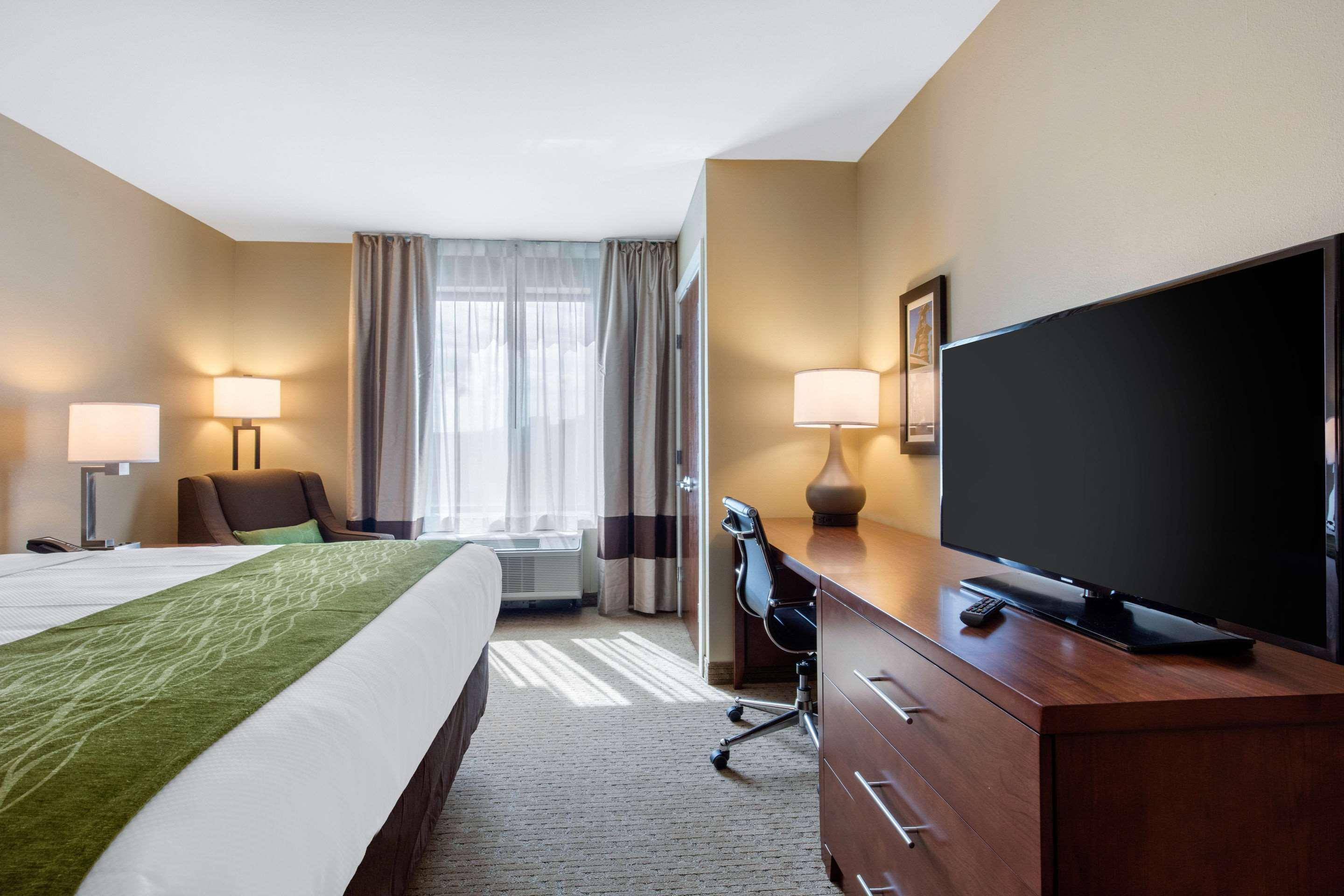 Comfort Inn & Suites At Crossplex Village Birmingham Buitenkant foto