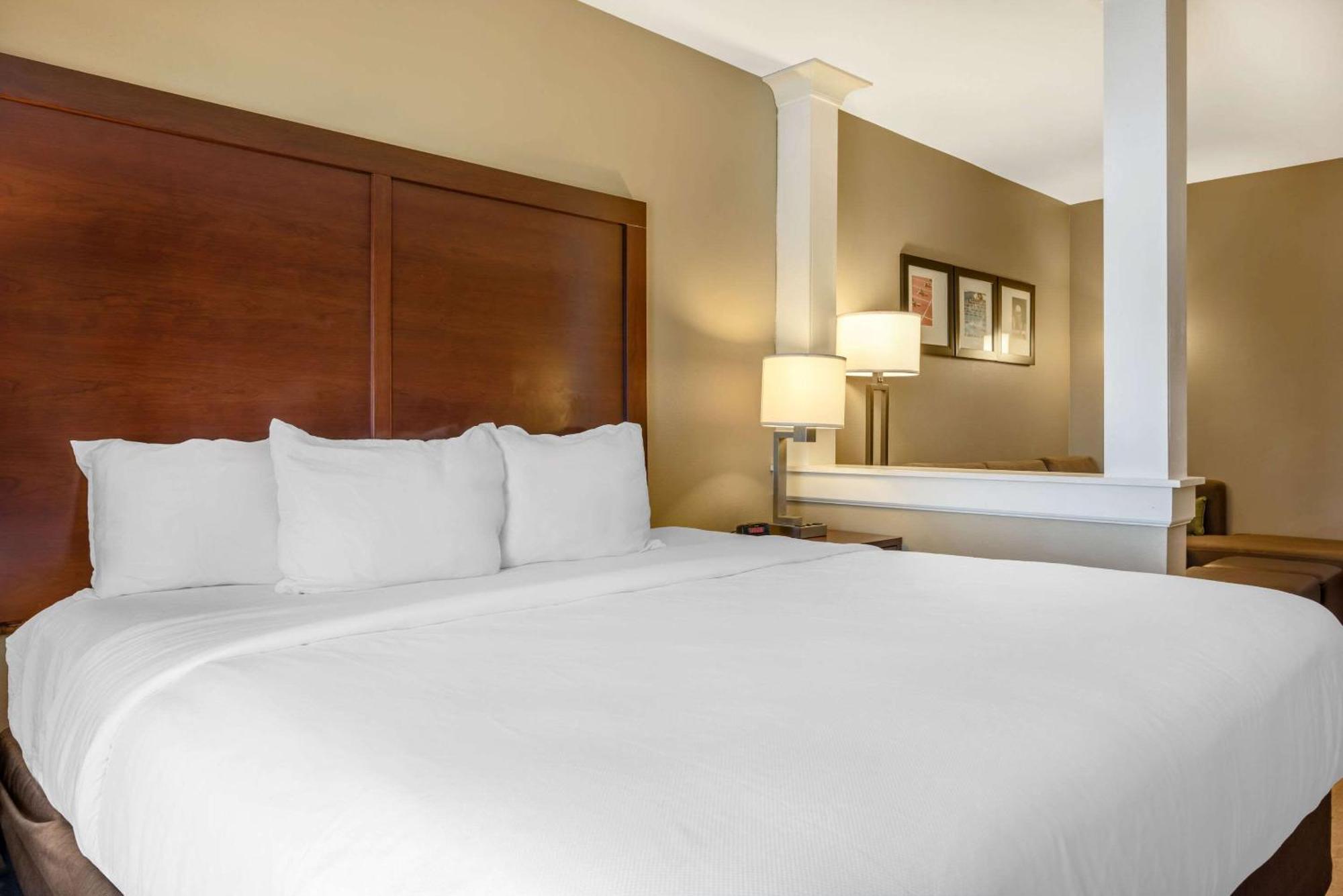 Comfort Inn & Suites At Crossplex Village Birmingham Buitenkant foto